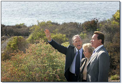 From left: Irvine Company Chairman Donald Bren; National Park Service Director Fran Mainella, and Gov. Arnold Schwarzenegger walk through Crystal Cove State Park.